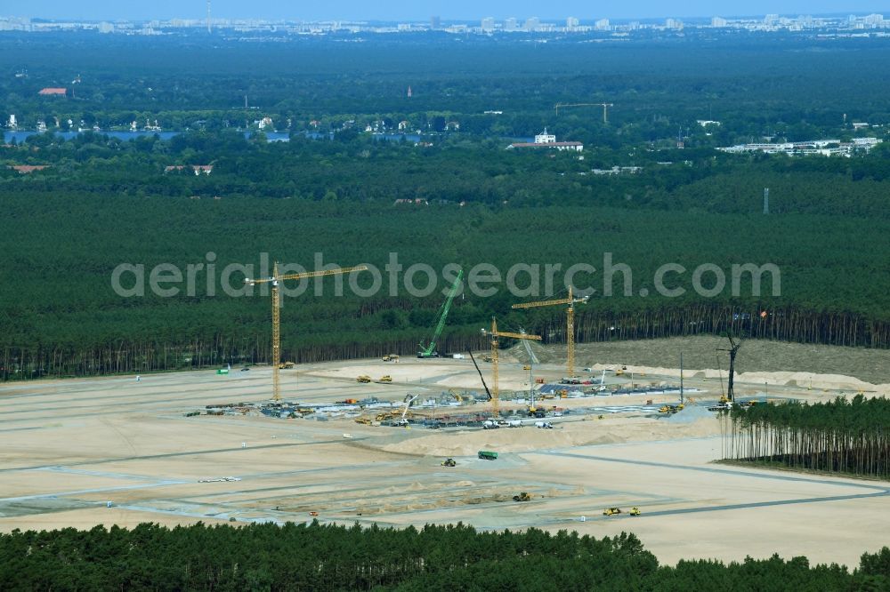 Grünheide (Mark) from above - Construction site for the new building of Tesla Gigafactory 4 on Schlehenweg - Eichenstrasse in the district Freienbrink in Gruenheide (Mark) in the state Brandenburg, Germany