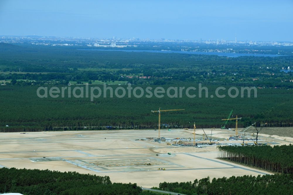 Grünheide (Mark) from the bird's eye view: Construction site for the new building of Tesla Gigafactory 4 on Schlehenweg - Eichenstrasse in the district Freienbrink in Gruenheide (Mark) in the state Brandenburg, Germany