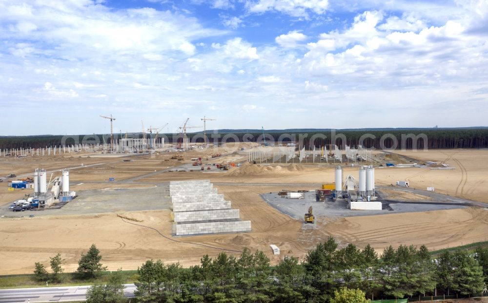 Aerial photograph Grünheide (Mark) - Construction site for the new building of Tesla Gigafactory 4 on Schlehenweg - Eichenstrasse in the district Freienbrink in Gruenheide (Mark) in the state Brandenburg, Germany