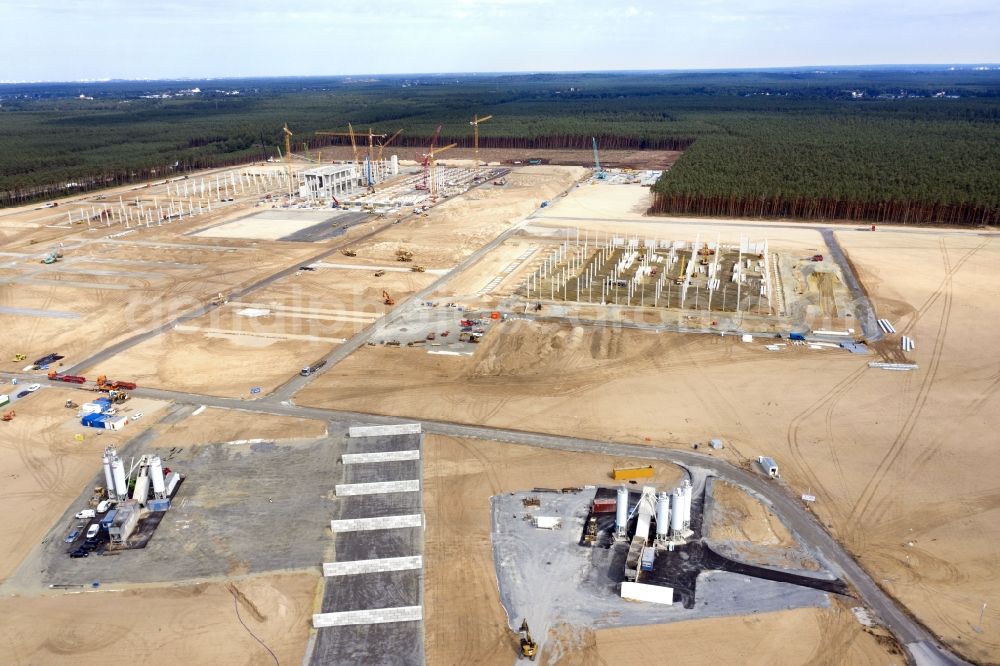 Grünheide (Mark) from above - Construction site for the new building of Tesla Gigafactory 4 on Schlehenweg - Eichenstrasse in the district Freienbrink in Gruenheide (Mark) in the state Brandenburg, Germany