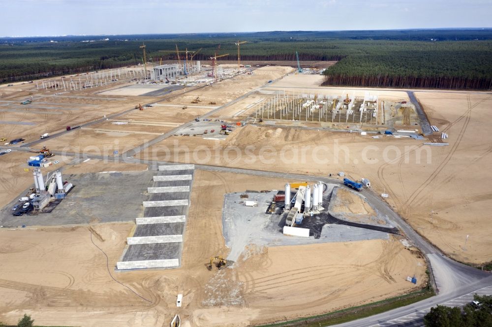 Grünheide (Mark) from the bird's eye view: Construction site for the new building of Tesla Gigafactory 4 on Schlehenweg - Eichenstrasse in the district Freienbrink in Gruenheide (Mark) in the state Brandenburg, Germany