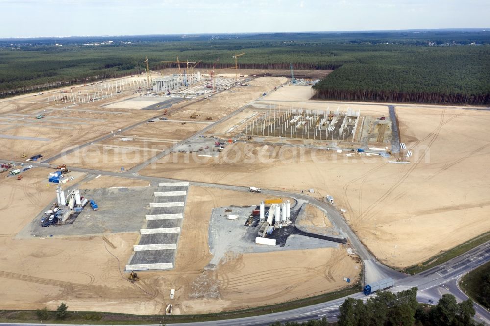 Aerial image Grünheide (Mark) - Construction site for the new building of Tesla Gigafactory 4 on Schlehenweg - Eichenstrasse in the district Freienbrink in Gruenheide (Mark) in the state Brandenburg, Germany