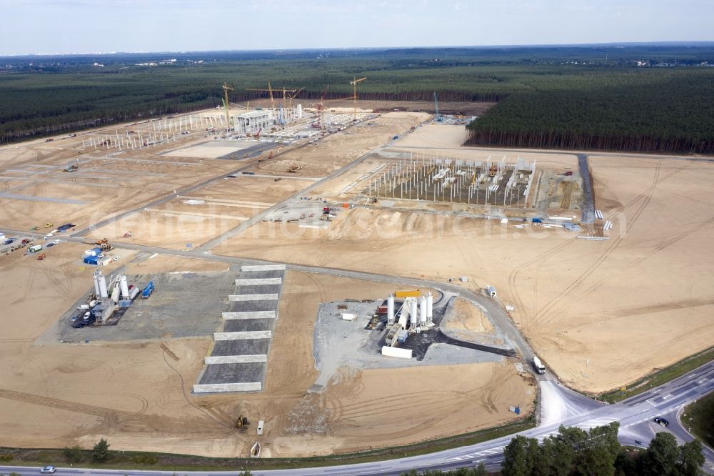 Aerial photograph Grünheide (Mark) - Construction site for the new building of Tesla Gigafactory 4 on Schlehenweg - Eichenstrasse in the district Freienbrink in Gruenheide (Mark) in the state Brandenburg, Germany