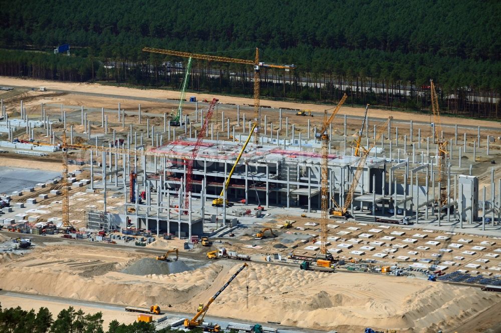 Grünheide (Mark) from the bird's eye view: Construction site for the new building of Tesla Gigafactory 4 on Schlehenweg - Eichenstrasse in the district Freienbrink in Gruenheide (Mark) in the state Brandenburg, Germany