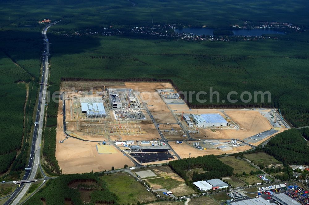 Grünheide (Mark) from the bird's eye view: Construction site for the new building of Tesla Gigafactory 4 on Schlehenweg - Eichenstrasse in the district Freienbrink in Gruenheide (Mark) in the state Brandenburg, Germany