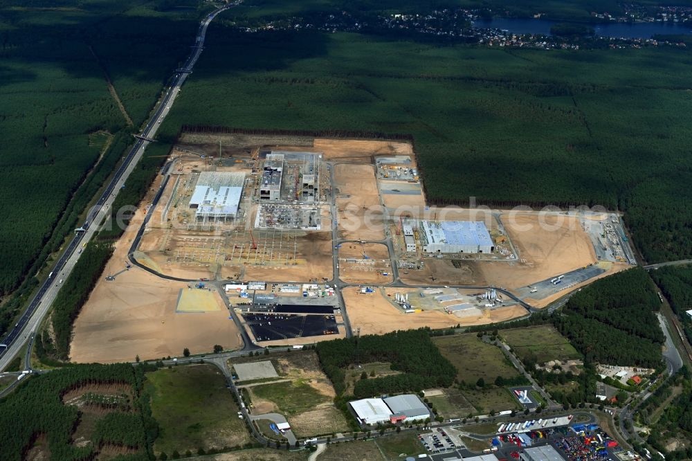 Aerial image Grünheide (Mark) - Construction site for the new building of Tesla Gigafactory 4 on Schlehenweg - Eichenstrasse in the district Freienbrink in Gruenheide (Mark) in the state Brandenburg, Germany