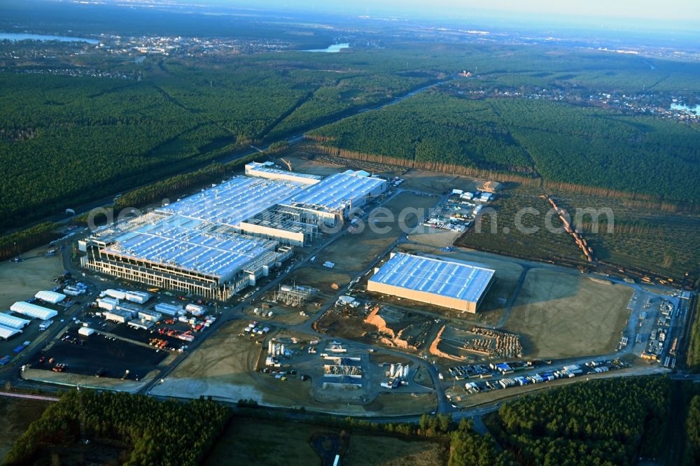 Grünheide (Mark) from the bird's eye view: Construction site for the new building of Tesla Gigafactory 4 on Schlehenweg - Eichenstrasse in the district Freienbrink in Gruenheide (Mark) in the state Brandenburg, Germany