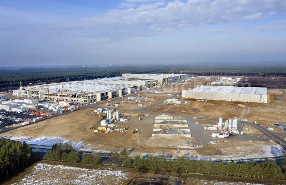 Grünheide (Mark) from the bird's eye view: Construction site for the new building of Tesla Gigafactory 4 on Schlehenweg - Eichenstrasse in the district Freienbrink in Gruenheide (Mark) in the state Brandenburg, Germany