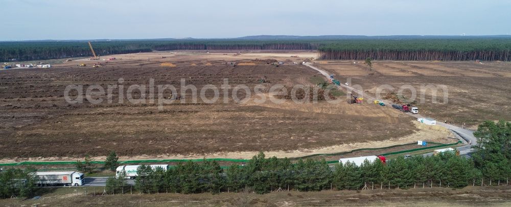 Aerial image Grünheide (Mark) - Construction site for the new building of Tesla Gigafactory 4 on Schlehenweg - Eichenstrasse in the district Freienbrink in Gruenheide (Mark) in the state Brandenburg, Germany