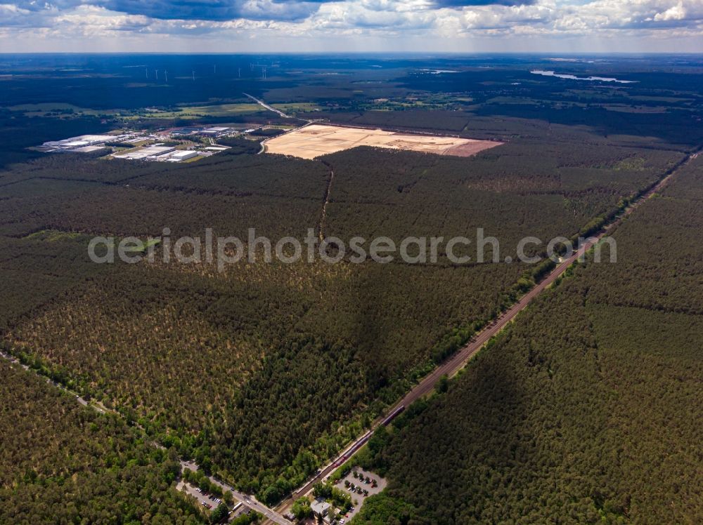 Grünheide (Mark) from the bird's eye view: Construction site for the new building of Tesla Gigafactory 4 on Schlehenweg - Eichenstrasse in the district Freienbrink in Gruenheide (Mark) in the state Brandenburg, Germany