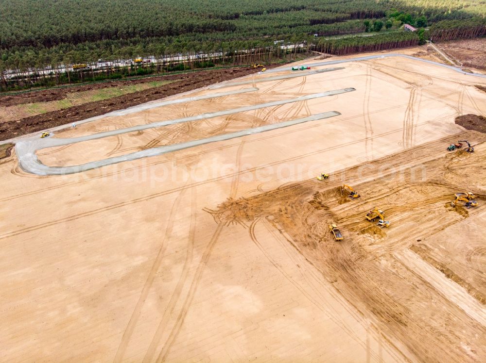 Aerial photograph Grünheide (Mark) - Construction site for the new building of Tesla Gigafactory 4 on Schlehenweg - Eichenstrasse in the district Freienbrink in Gruenheide (Mark) in the state Brandenburg, Germany