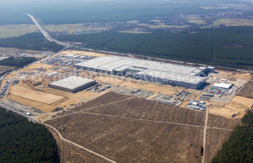 Grünheide (Mark) from above - Construction site for the new building of Tesla Gigafactory 4 on Schlehenweg - Eichenstrasse in the district Freienbrink in Gruenheide (Mark) in the state Brandenburg, Germany