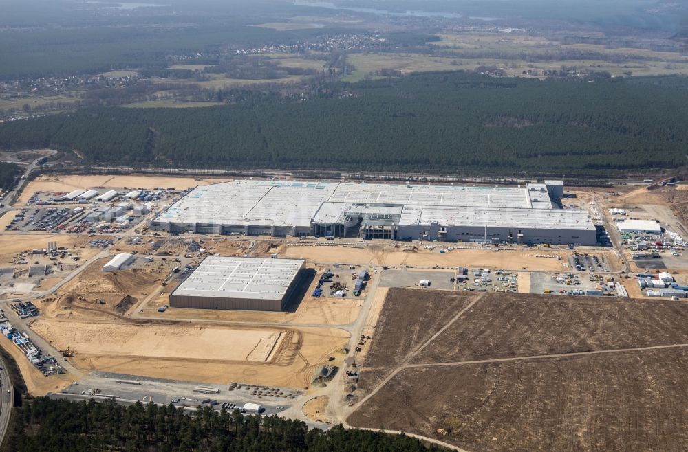 Aerial image Grünheide (Mark) - Construction site for the new building of Tesla Gigafactory 4 on Schlehenweg - Eichenstrasse in the district Freienbrink in Gruenheide (Mark) in the state Brandenburg, Germany