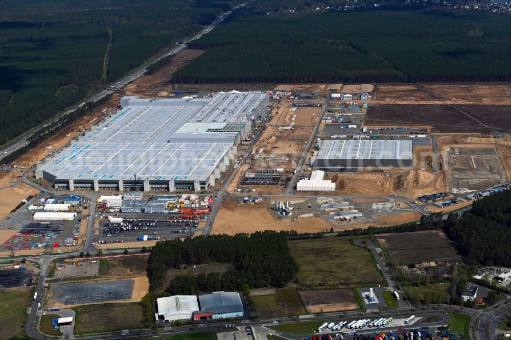 Aerial photograph Grünheide (Mark) - Construction site for the new building of Tesla Gigafactory 4 on Schlehenweg - Eichenstrasse in the district Freienbrink in Gruenheide (Mark) in the state Brandenburg, Germany