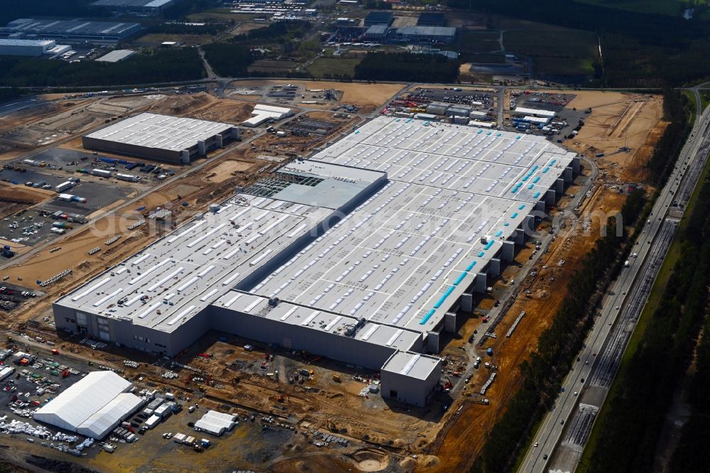 Grünheide (Mark) from above - Construction site for the new building of Tesla Gigafactory 4 on Schlehenweg - Eichenstrasse in the district Freienbrink in Gruenheide (Mark) in the state Brandenburg, Germany