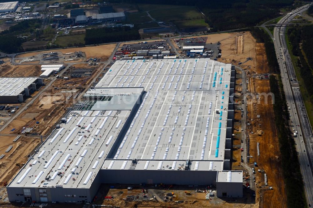 Grünheide (Mark) from the bird's eye view: Construction site for the new building of Tesla Gigafactory 4 on Schlehenweg - Eichenstrasse in the district Freienbrink in Gruenheide (Mark) in the state Brandenburg, Germany