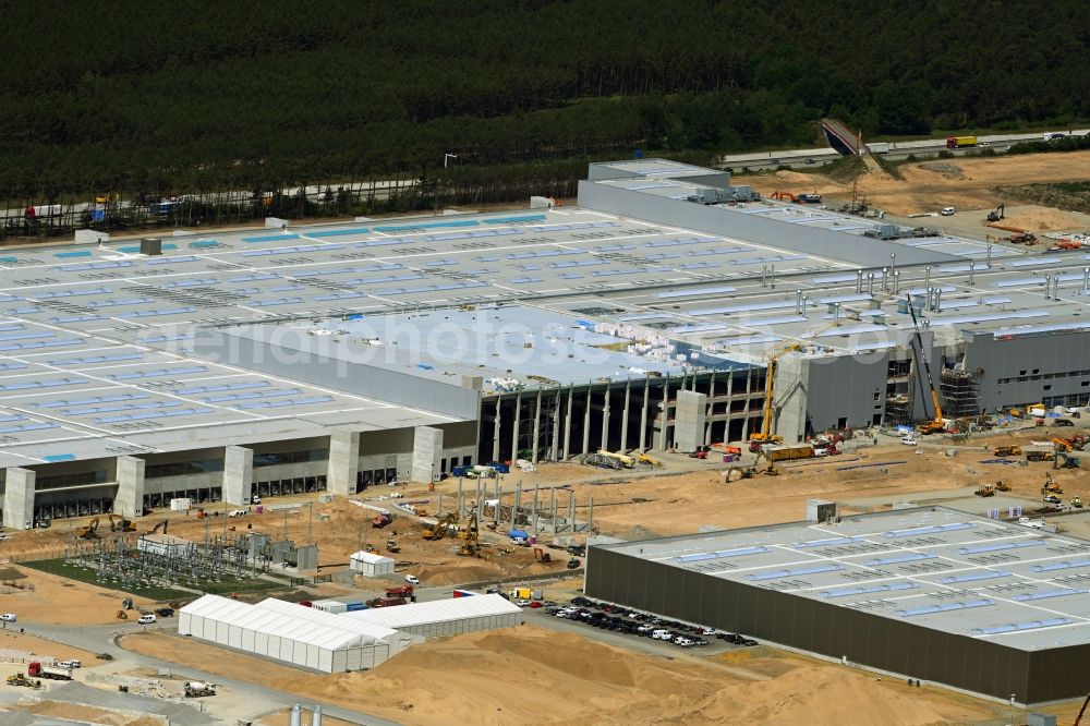 Grünheide (Mark) from the bird's eye view: Construction site for the new building of Tesla Gigafactory 4 on Schlehenweg - Eichenstrasse in the district Freienbrink in Gruenheide (Mark) in the state Brandenburg, Germany