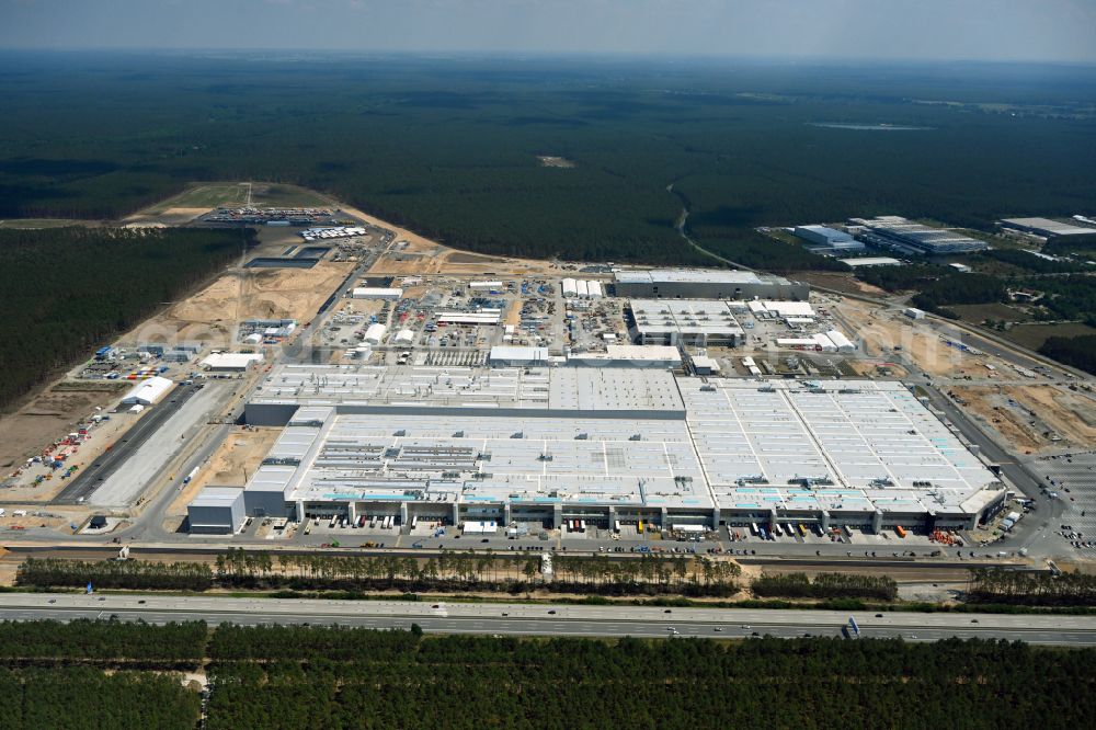 Aerial image Grünheide (Mark) - Construction site for the new building of Tesla Gigafactory 4 on Schlehenweg - Eichenstrasse in the district Freienbrink in Gruenheide (Mark) in the state Brandenburg, Germany