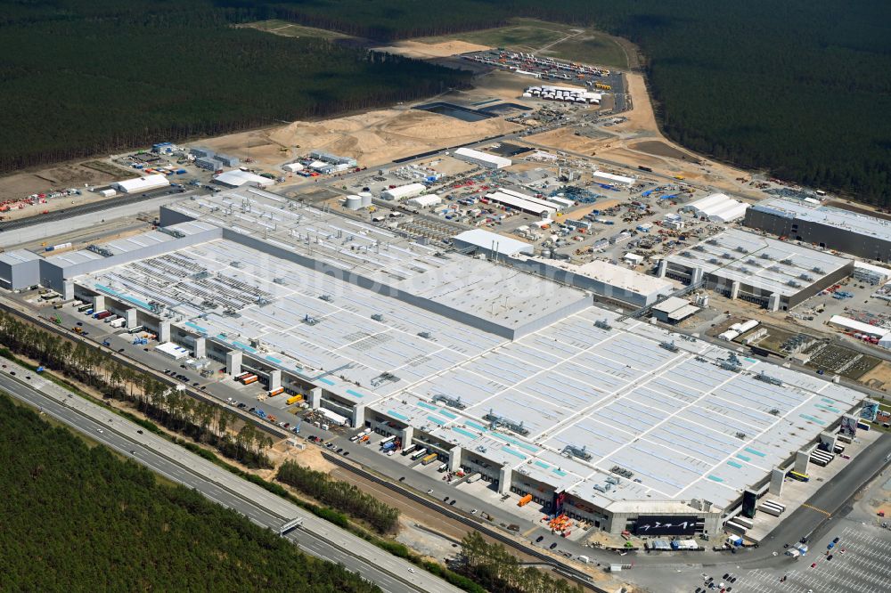 Aerial photograph Grünheide (Mark) - Construction site for the new building of Tesla Gigafactory 4 on Schlehenweg - Eichenstrasse in the district Freienbrink in Gruenheide (Mark) in the state Brandenburg, Germany