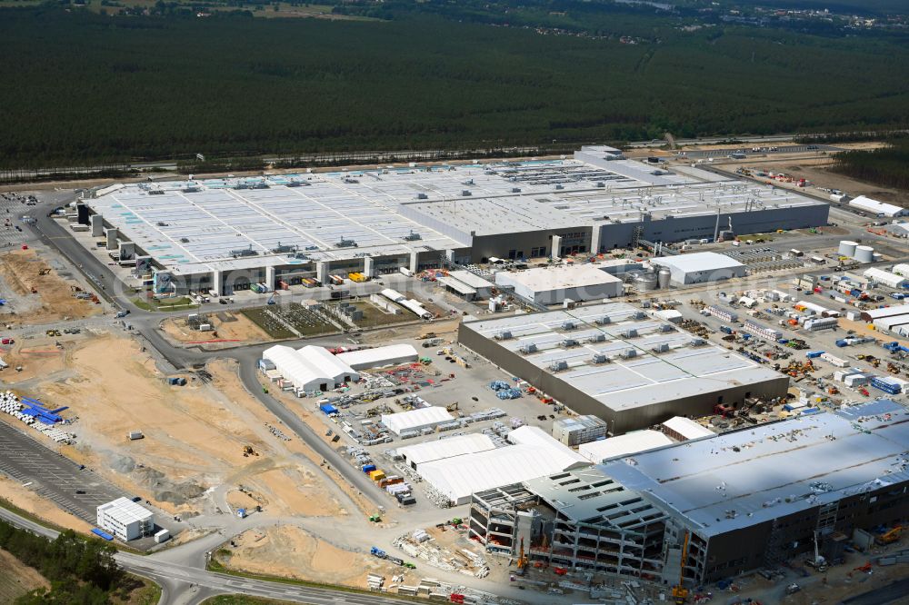 Grünheide (Mark) from above - Construction site for the new building of Tesla Gigafactory 4 on Schlehenweg - Eichenstrasse in the district Freienbrink in Gruenheide (Mark) in the state Brandenburg, Germany