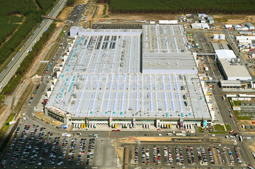 Grünheide (Mark) from the bird's eye view: Construction site for the new building of Tesla Gigafactory 4 on Schlehenweg - Eichenstrasse in the district Freienbrink in Gruenheide (Mark) in the state Brandenburg, Germany