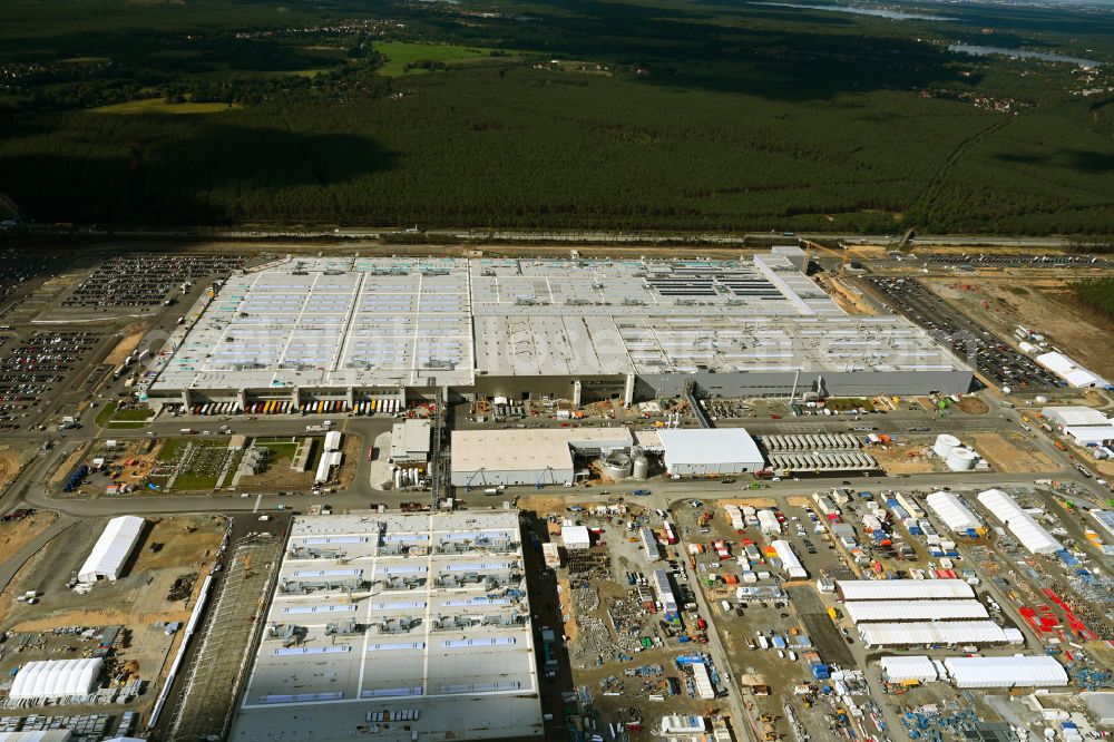 Grünheide (Mark) from above - Construction site for the new building of Tesla Gigafactory 4 on Schlehenweg - Eichenstrasse in the district Freienbrink in Gruenheide (Mark) in the state Brandenburg, Germany