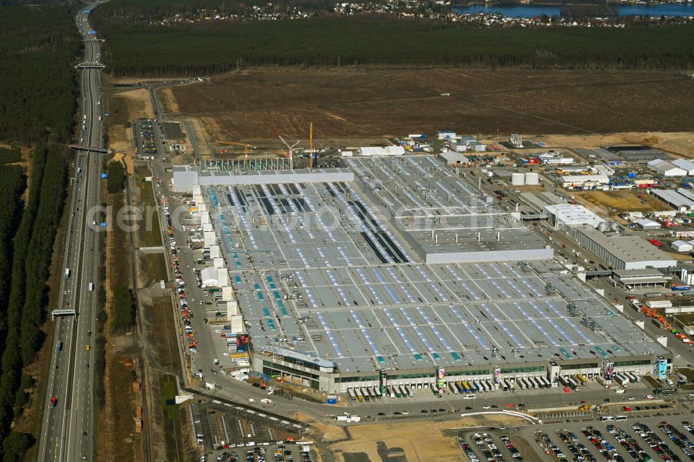 Grünheide (Mark) from above - Construction site for the new building of Tesla Gigafactory 4 on Schlehenweg - Eichenstrasse in the district Freienbrink in Gruenheide (Mark) in the state Brandenburg, Germany