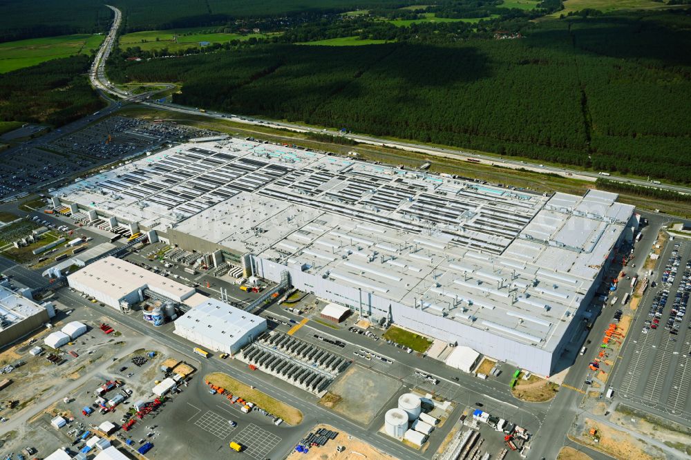 Grünheide (Mark) from the bird's eye view: Construction site for the new building of Tesla Gigafactory 4 on Schlehenweg - Eichenstrasse in the district Freienbrink in Gruenheide (Mark) in the state Brandenburg, Germany