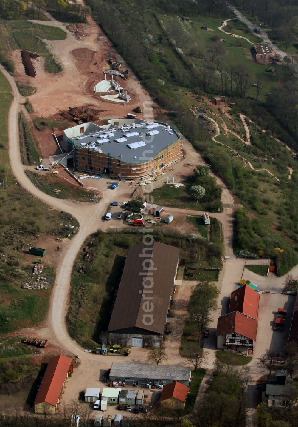 Erfurt from the bird's eye view: An overview of the construction site of the new building of the elephant enclosure in the Thuringian zoo park. The Executing company is Riedel Bau