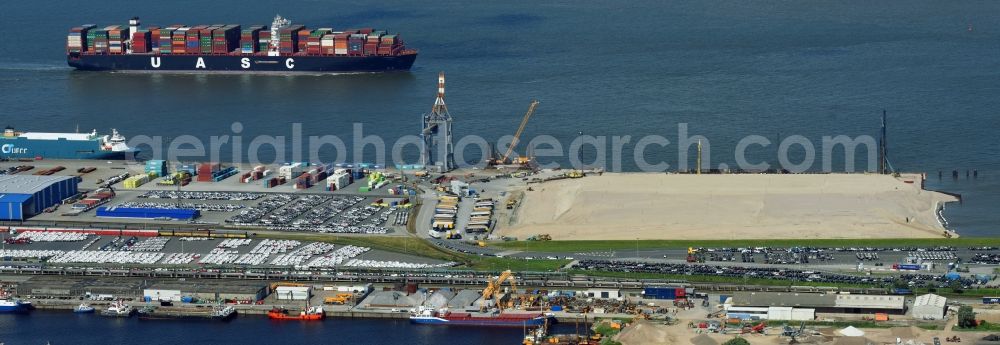 Aerial photograph Cuxhaven - Port facilities on the seashore of the North Sea in Cuxhaven in the state Lower Saxony, Germany