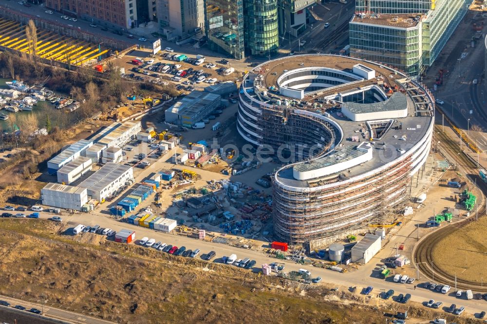 Düsseldorf from the bird's eye view: Construction site for the new building trivago-Zentrale on Kesselstrasse in the district Medienhafen in Duesseldorf in the state North Rhine-Westphalia