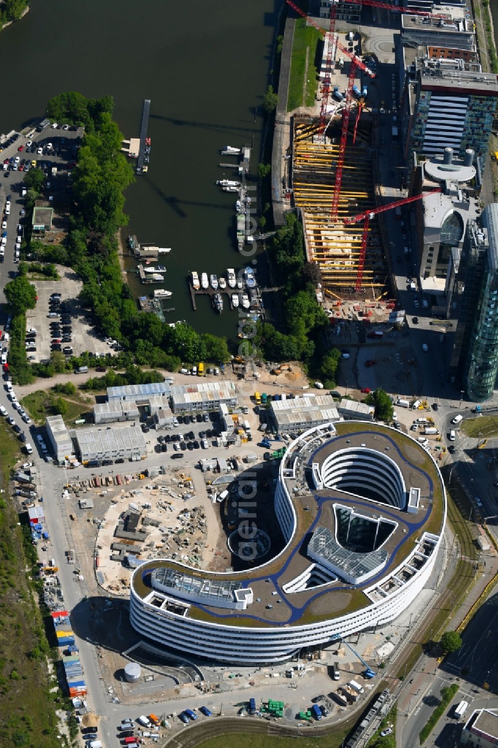 Düsseldorf from the bird's eye view: Construction site for the new building trivago-Zentrale on Kesselstrasse in the district Medienhafen in Duesseldorf in the state North Rhine-Westphalia