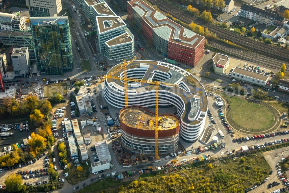 Düsseldorf from the bird's eye view: Construction site for the new building trivago-Zentrale on Kesselstrasse in the district Medienhafen in Duesseldorf in the state North Rhine-Westphalia