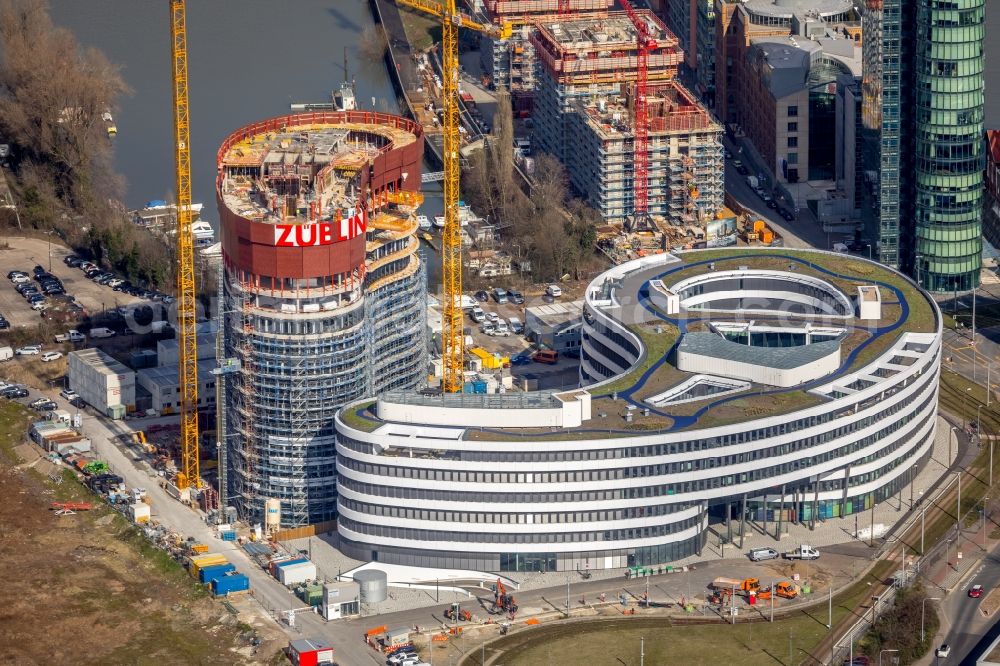 Düsseldorf from the bird's eye view: Construction site for the new building trivago-Zentrale on Kesselstrasse in the district Medienhafen in Duesseldorf in the state North Rhine-Westphalia