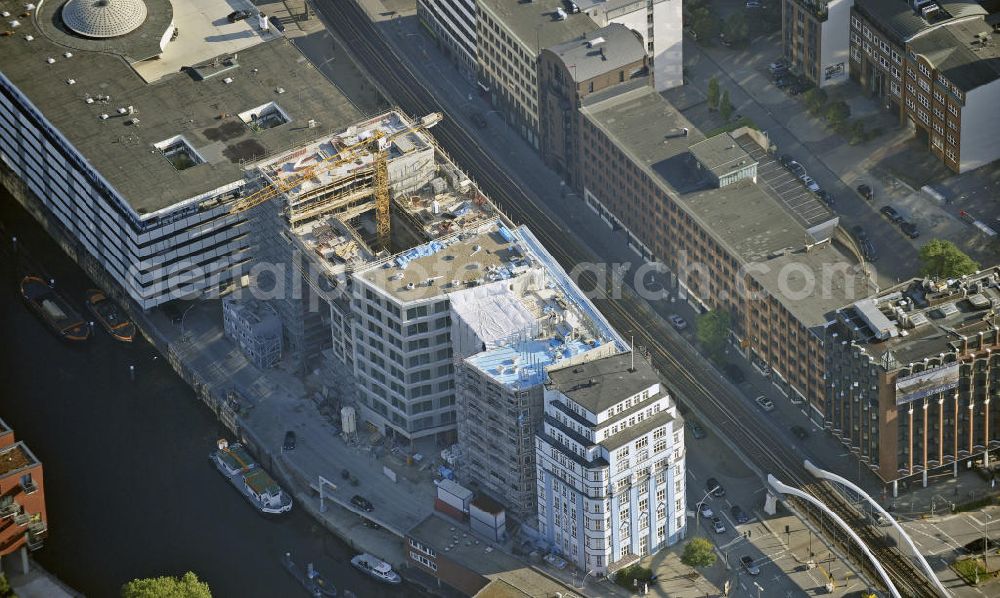 Hamburg from the bird's eye view: Neubau und Sanierung von Bürogebäuden am Rödingsmarkt 20/26 neben dem Stella-Haus. Bauherr ist die IVG Development GmbH. New construction and revitalization of office buildings at the Rödingsmarkt next to the Stella House.