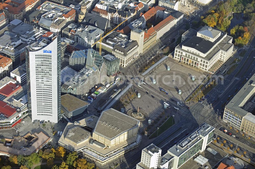 Leipzig from the bird's eye view: Das neue Hauptgebäude der Universität Leipzig, das Hochhaus des MDR und der Augustusplatz mit dem Gewandhaus und dem Opernhaus. Es entsteht ein Neubau der Aula als multifunktionales und repräsentatives Herzstück im entstehenden Campus der Universität Leipzig. The new main building of the University of Leipzig, the high rise of the MDR and the Augustus Platz with the Gewandhaus and the Opera House.