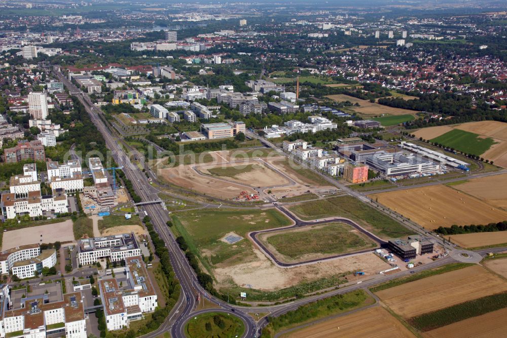 Mainz from the bird's eye view: Complementary new construction site on the campus-university building complex of Universitaet Johannes Gutenberg on street Eugen-Salomon-Strasse in Mainz in the state Rhineland-Palatinate, Germany