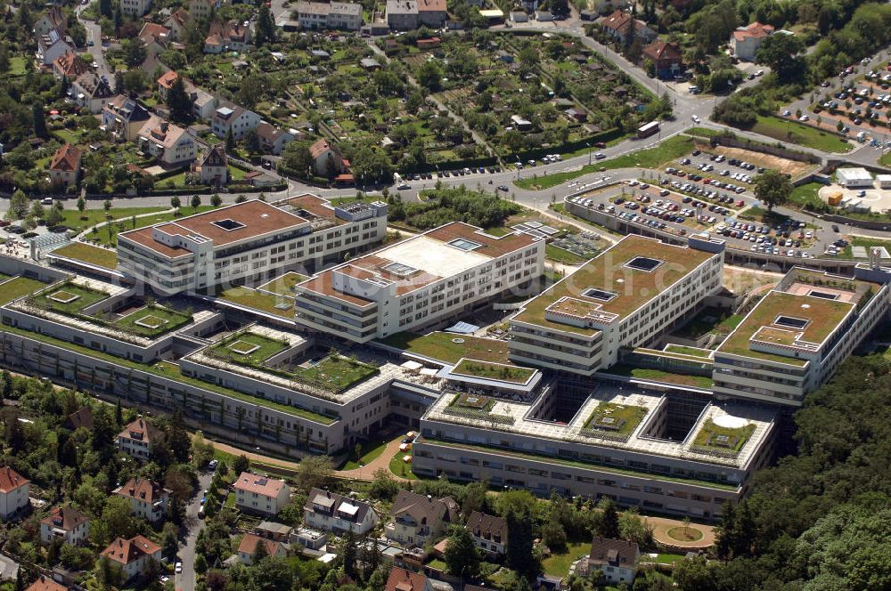 Aerial image Würzburg - Der Komplex des Zentrums für Operative Medizin und des Zentrums für Innere Medizin des Universitätsklinikums Würzburg. Er wurde zwischen 1998 und 2009 errichtet und befindet sich im Stadtteil Grombühl. The complex of the Center for Operational Medicine and the Center for Internal Medicine, University of Würzburg.