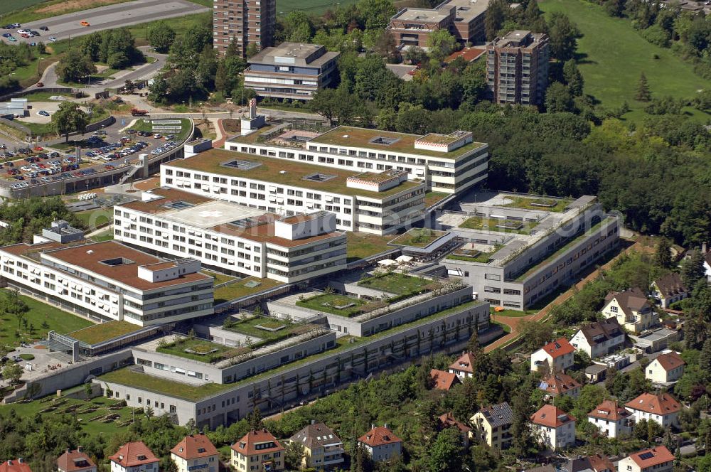 Würzburg from the bird's eye view: Der Komplex des Zentrums für Operative Medizin und des Zentrums für Innere Medizin des Universitätsklinikums Würzburg. Er wurde zwischen 1998 und 2009 errichtet und befindet sich im Stadtteil Grombühl. The complex of the Center for Operational Medicine and the Center for Internal Medicine, University of Würzburg.