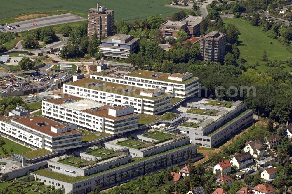 Aerial image Würzburg - Der Komplex des Zentrums für Operative Medizin und des Zentrums für Innere Medizin des Universitätsklinikums Würzburg. Er wurde zwischen 1998 und 2009 errichtet und befindet sich im Stadtteil Grombühl. The complex of the Center for Operational Medicine and the Center for Internal Medicine, University of Würzburg.