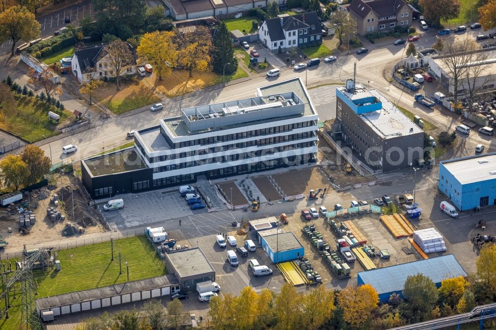 Aerial photograph Gladbeck - New construction of the company administration building of Emscher Lippe Energie GmbH (ELE) with factorystatt on Moellerstrasse - Karl-Schneiof-Strasse in Gladbeck at Ruhrgebiet in the state North Rhine-Westphalia, Germany