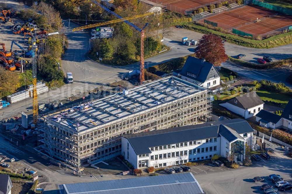 Schmallenberg from the bird's eye view: New construction of the company administration building of FELDHAUS Unternehmensgruppe on street Auf dem Loh in Schmallenberg at Sauerland in the state North Rhine-Westphalia, Germany