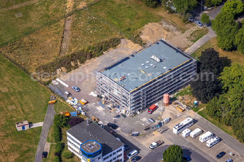 Mülheim an der Ruhr from above - New construction of the company administration building der Pitstop-Zentrale in Muelheim on the Ruhr at Ruhrgebiet in the state North Rhine-Westphalia, Germany