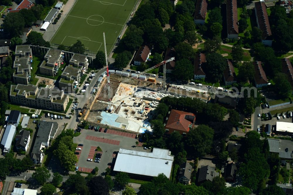 Hamburg from the bird's eye view: New construction of the company administration building of Ppw Polyplan factoryzeuge GmbH on Riekbornweg in the district Schnelsen in Hamburg, Germany