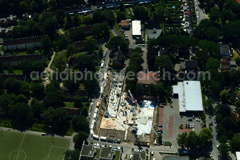 Hamburg from the bird's eye view: New construction of the company administration building of Ppw Polyplan factoryzeuge GmbH on Riekbornweg in the district Schnelsen in Hamburg, Germany