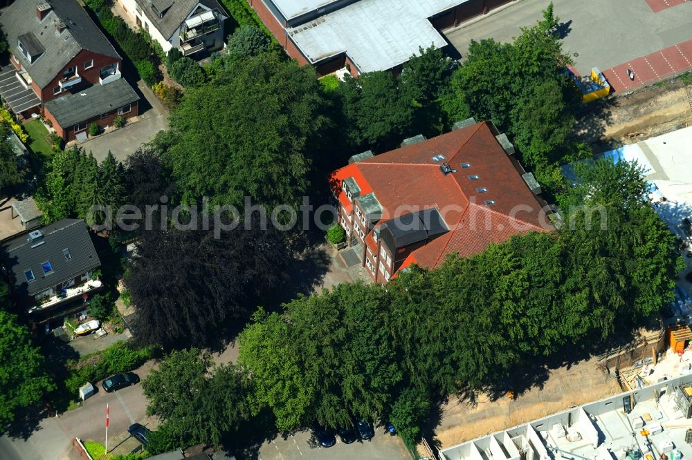 Hamburg from the bird's eye view: New construction of the company administration building of Ppw Polyplan factoryzeuge GmbH on Riekbornweg in the district Schnelsen in Hamburg, Germany