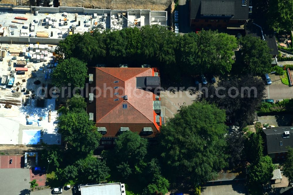 Aerial image Hamburg - New construction of the company administration building of Ppw Polyplan factoryzeuge GmbH on Riekbornweg in the district Schnelsen in Hamburg, Germany