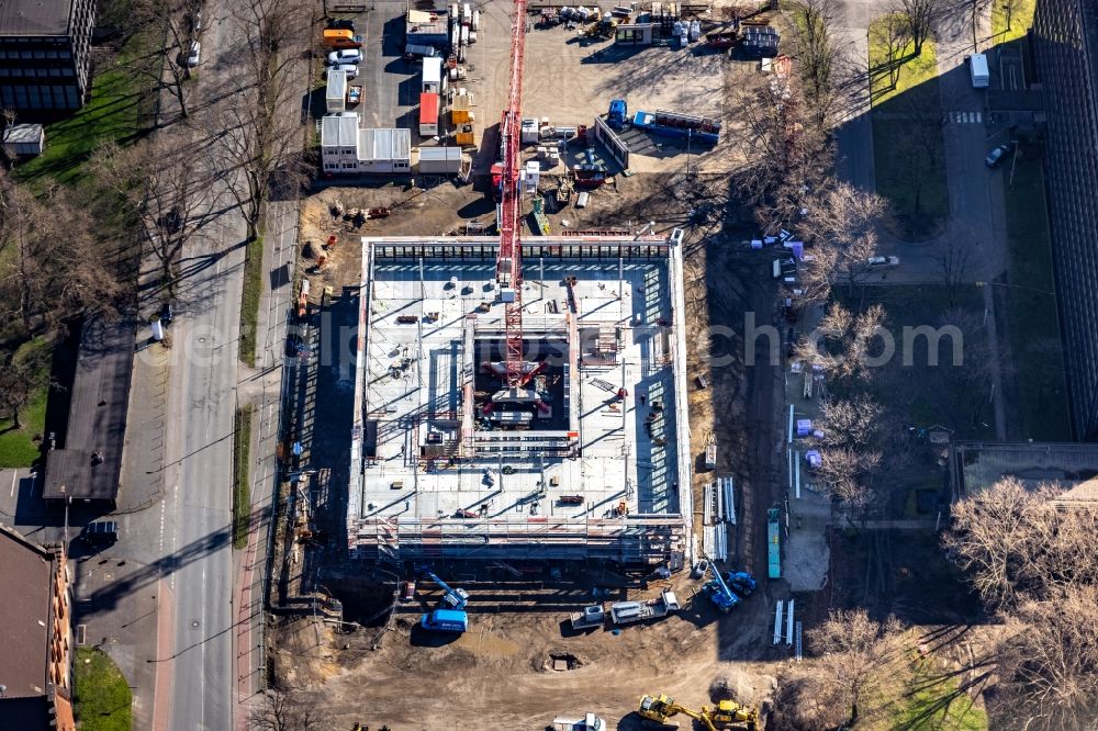 Aerial photograph Duisburg - New construction of the company administration building of thyssenkrupp Steel Europe AG on Franz-Lenze-Strasse in Duisburg at Ruhrgebiet in the state North Rhine-Westphalia, Germany