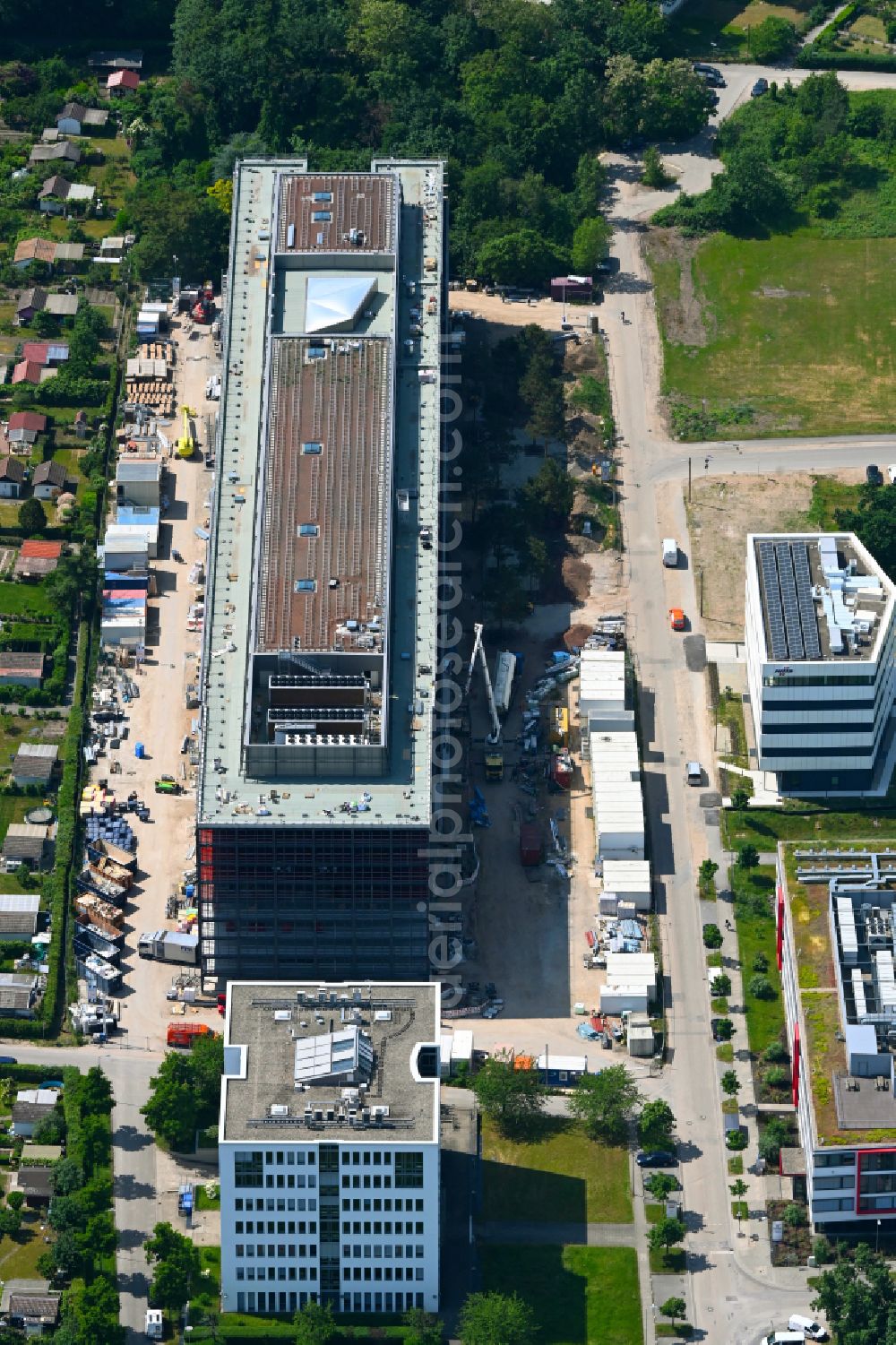 Karlsruhe from the bird's eye view: New construction of the company administration building Vec-tor Cam-pus on street Hirtenweg - Emmy-Noether-Strasse in the district Rintheim in Karlsruhe in the state Baden-Wuerttemberg, Germany