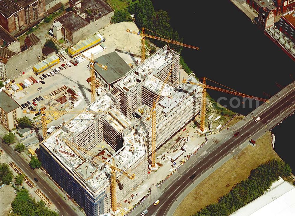 Aerial image Berlin- Friedrichshain - Neubau der Verdi- Zentrale an der Engelsbrücke nahe dem Ostbahnhof an der Spree. Ingenieure: Goldschmidt, Fischer & Partner, Diplom-Ingenieure Ingenieurbüro für Projektsteuerung im Bauwesen Kolpingstraße 20 63150 Heusenstamm Tel: 06104/9624-0 Fax: 06104/9624-10 E-Mail: goldfisch@gfp-projektsteuerung.de